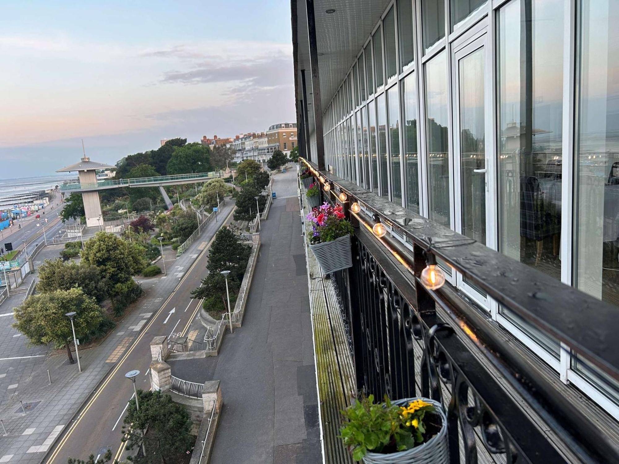 Park Inn By Radisson Palace Southend-on-Sea Exterior foto